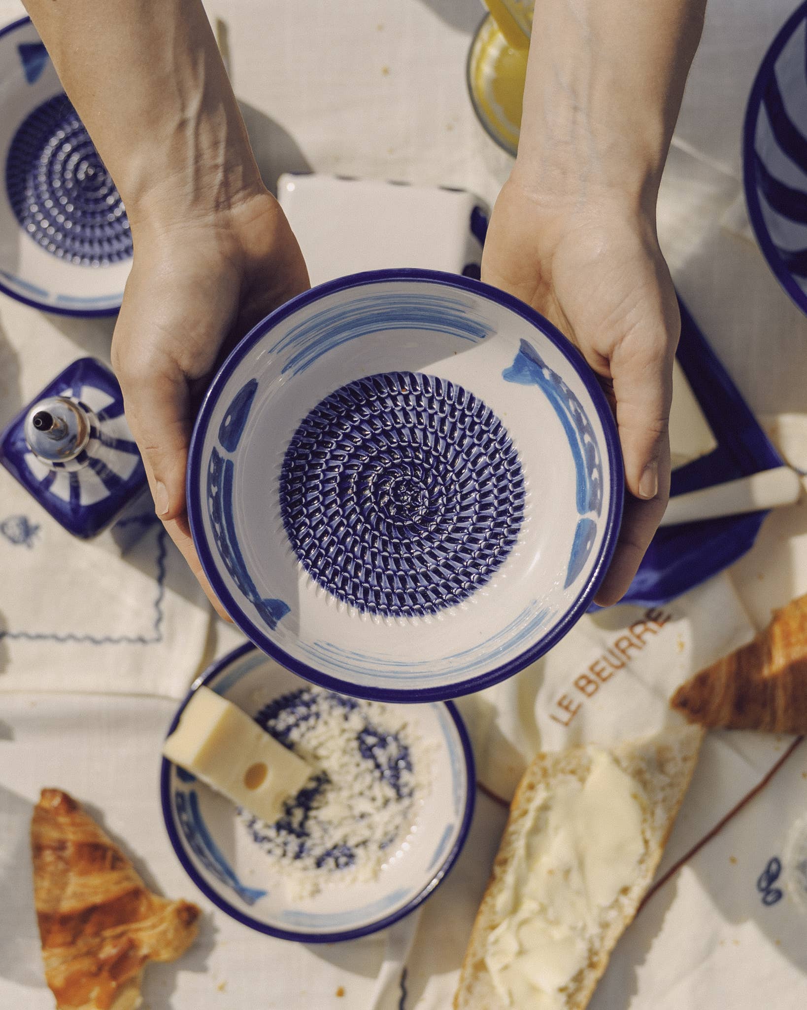 Ceramic Garlic Grater Plate - Medium Blue & White Tuna