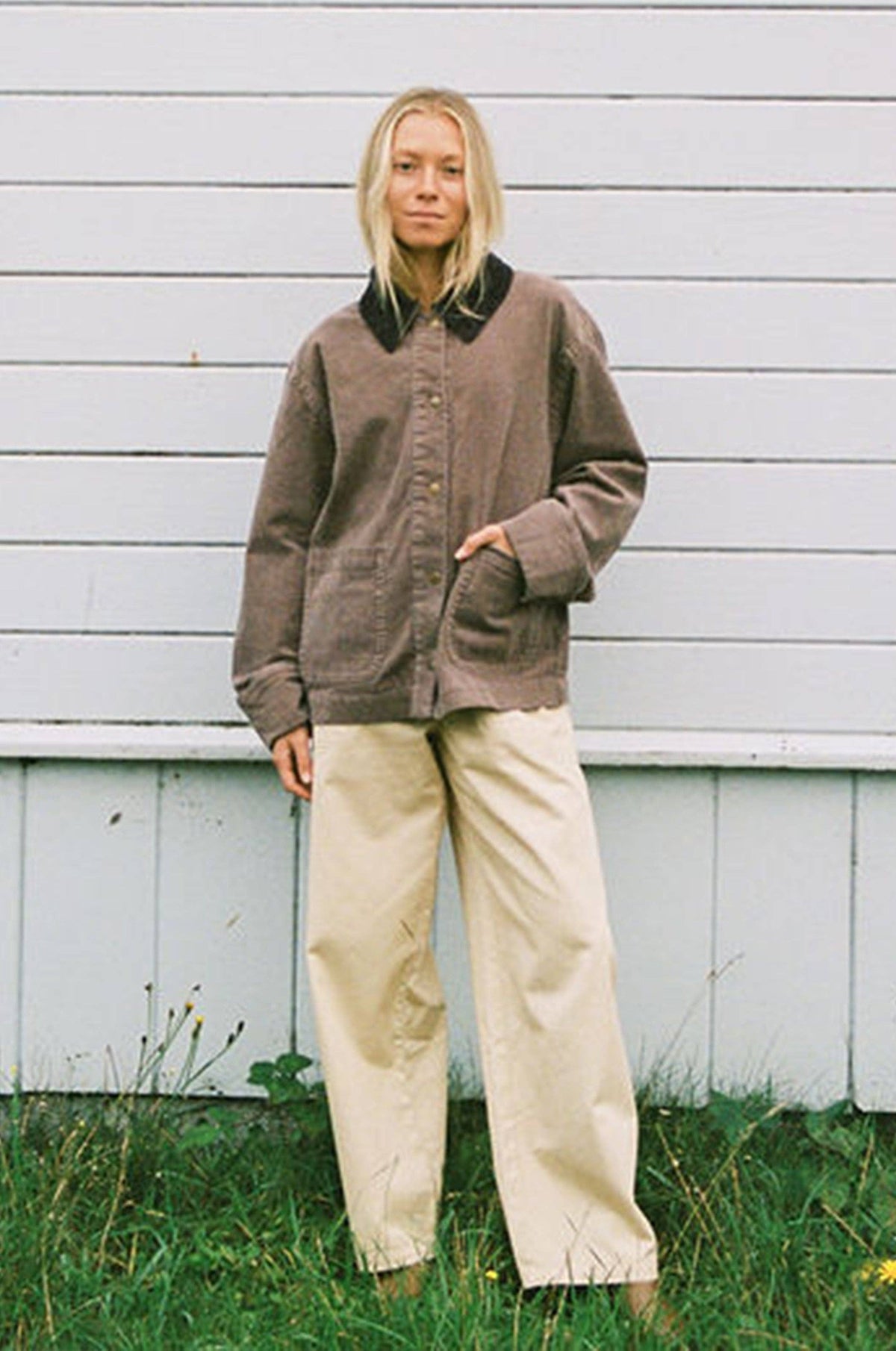 LA RELAXED Ellis Cord Jacket displayed on a hanger, showcasing its classic corduroy fabric and tailored fit.