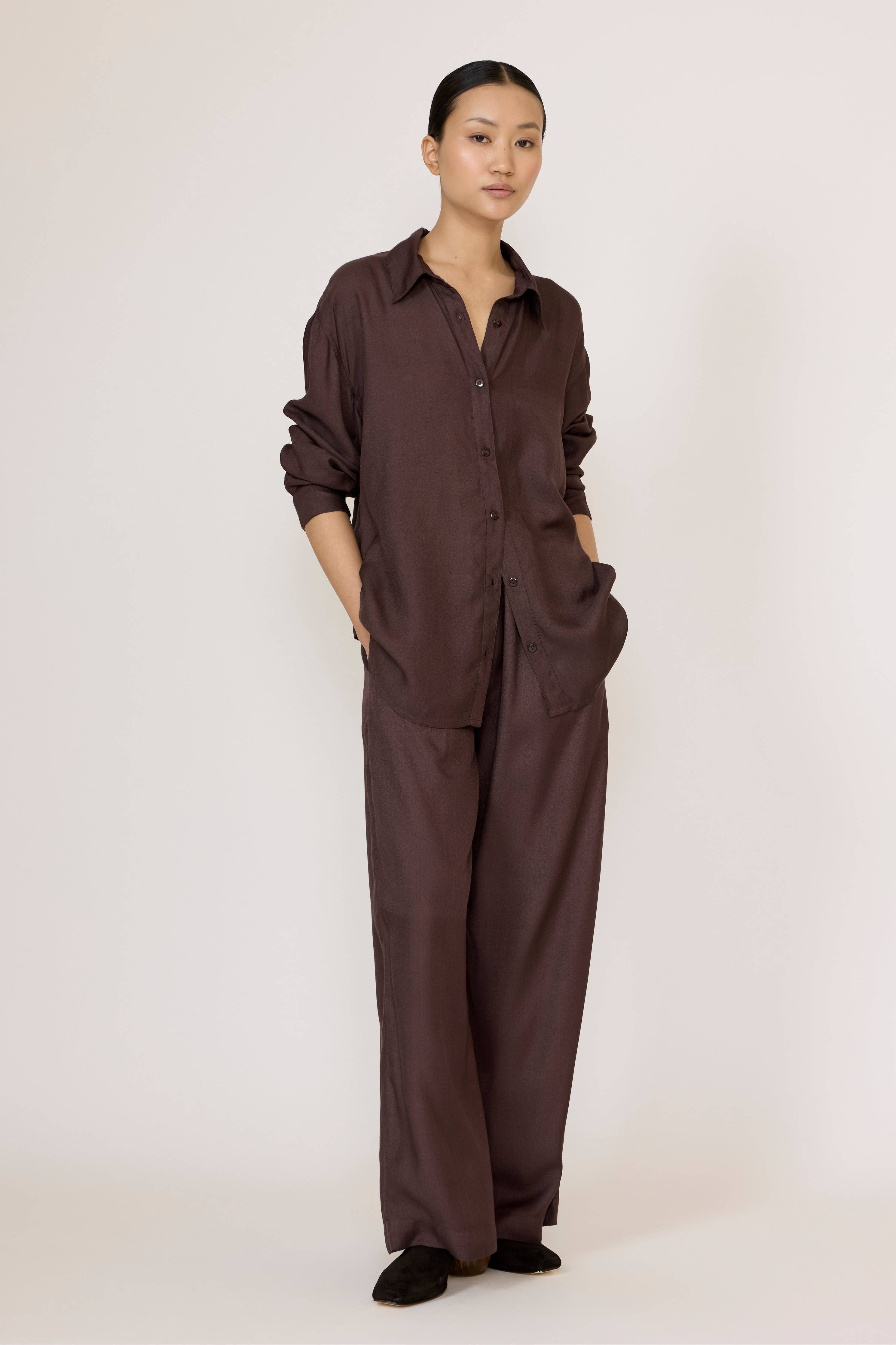 Pair of LAUDE Easy Pants in chocolate brown fabric, featuring a relaxed fit and elastic waistband for casual comfort.