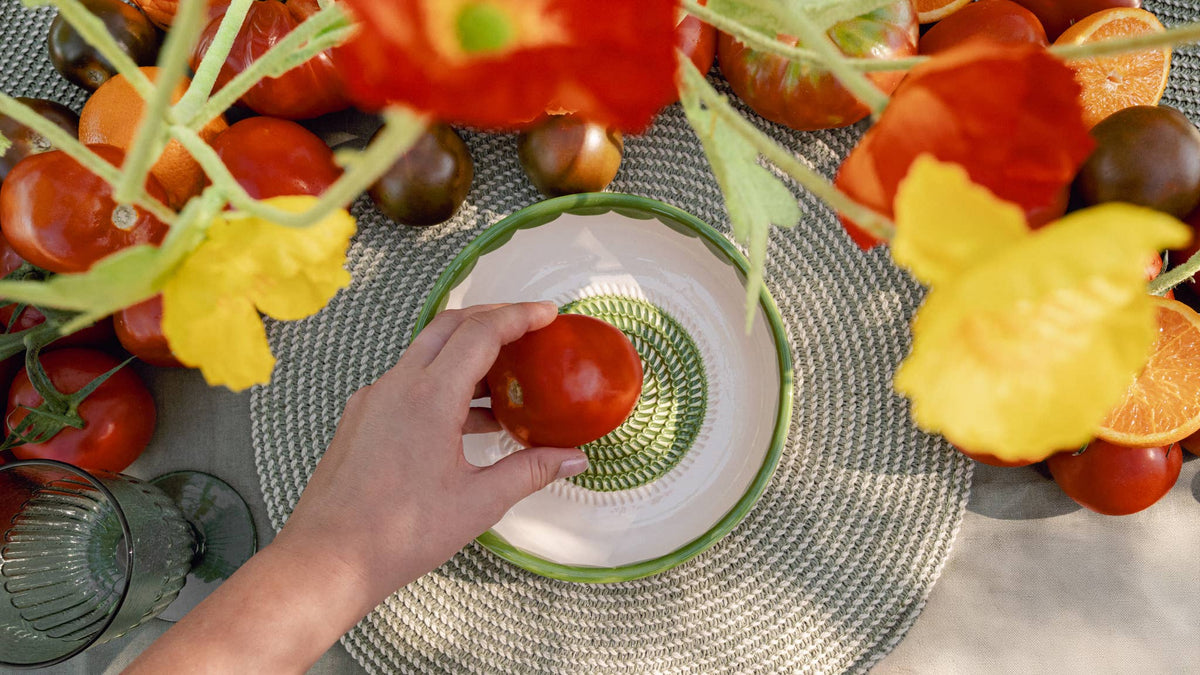 Medium vintage ceramic garlic grater bowl by Alfar Tierra Cocida, designed for kitchen use with detailed ceramic craftsmanship.