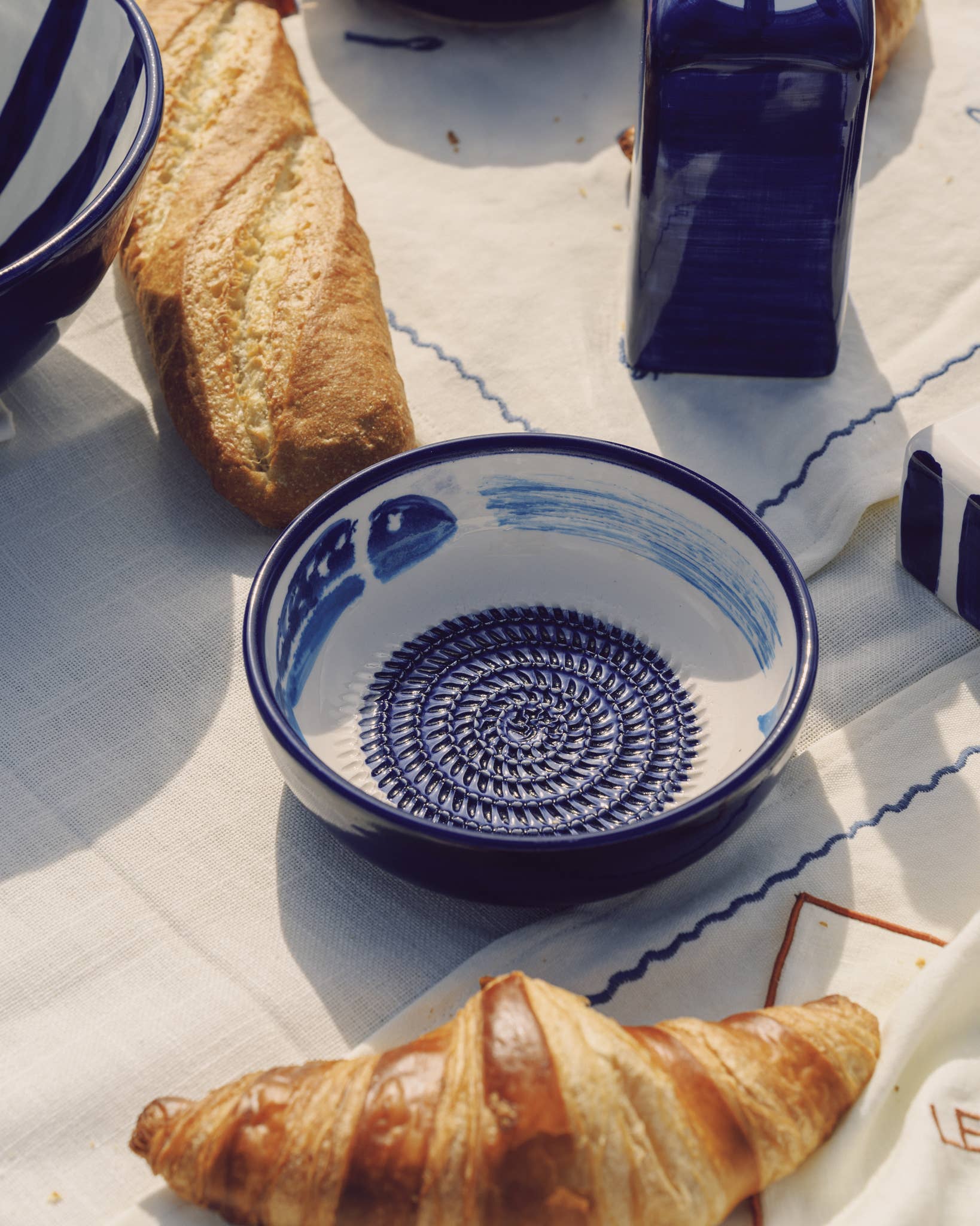 Ceramic Garlic Grater Plate - Medium Blue & White Tuna