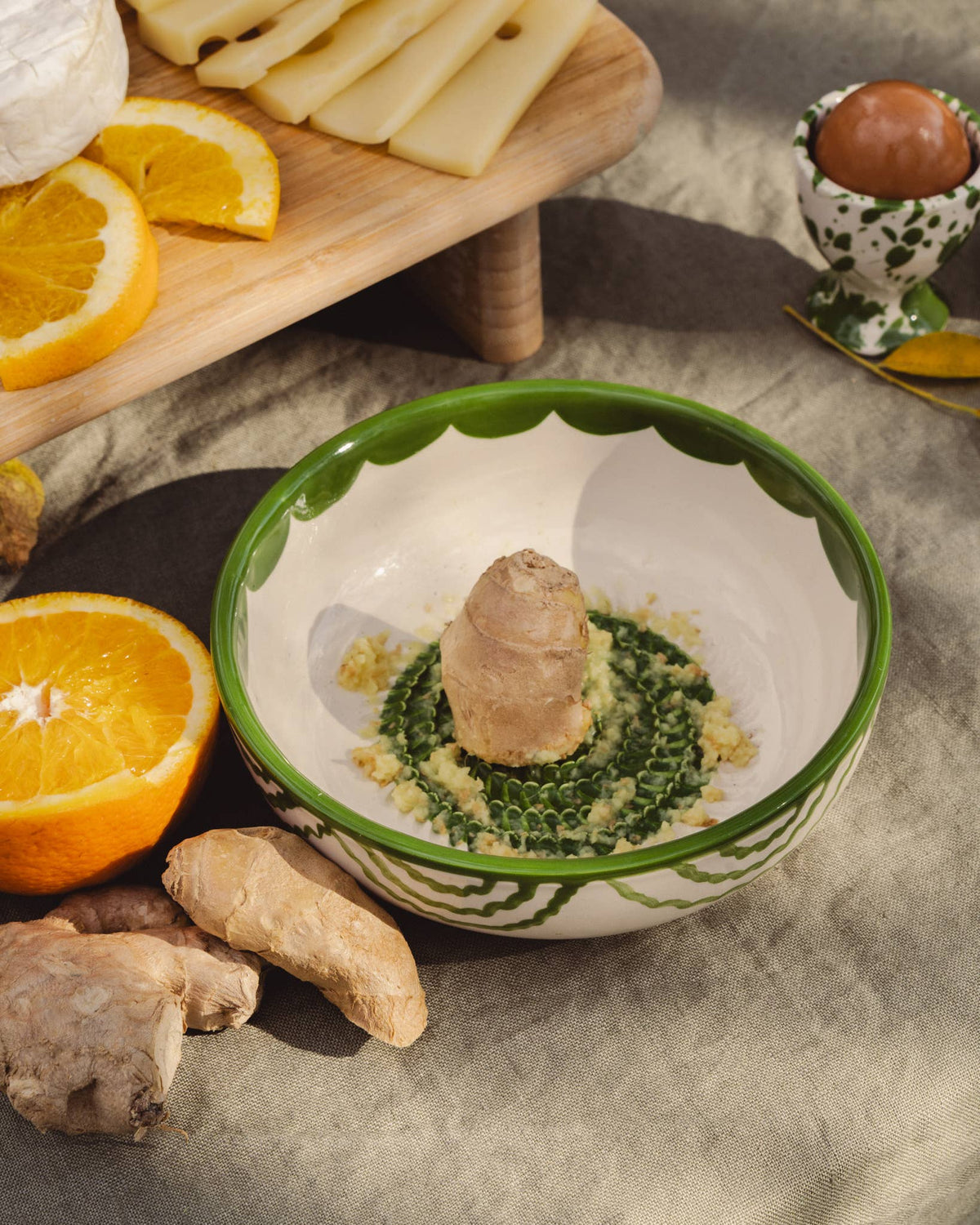 Medium vintage ceramic garlic grater bowl from Alfar Tierra Cocida, part of Roots kitchen utensils collection.