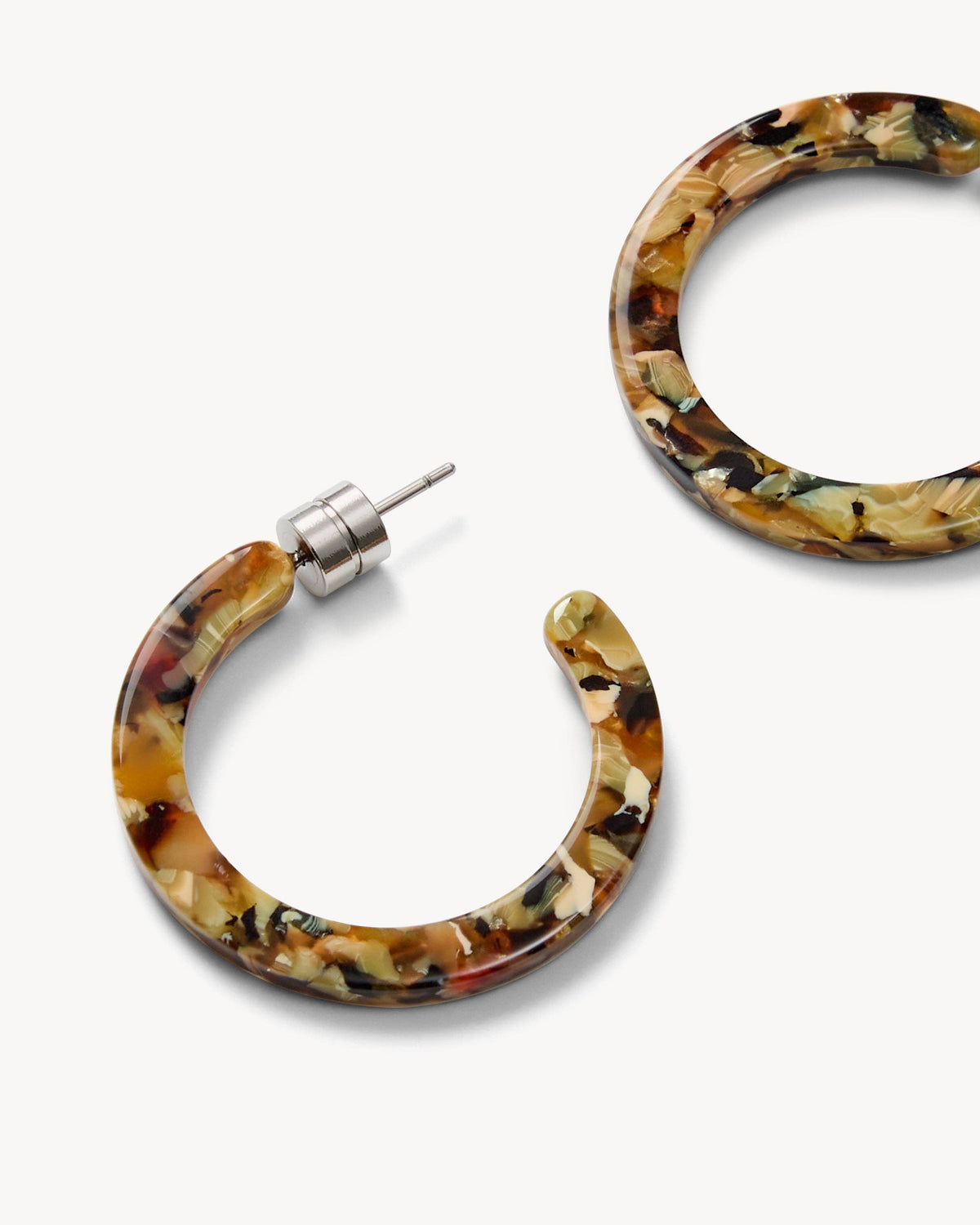 Mini hoops earrings in Monet style by MACHETE, featuring delicate gold hoops with intricate detailing.