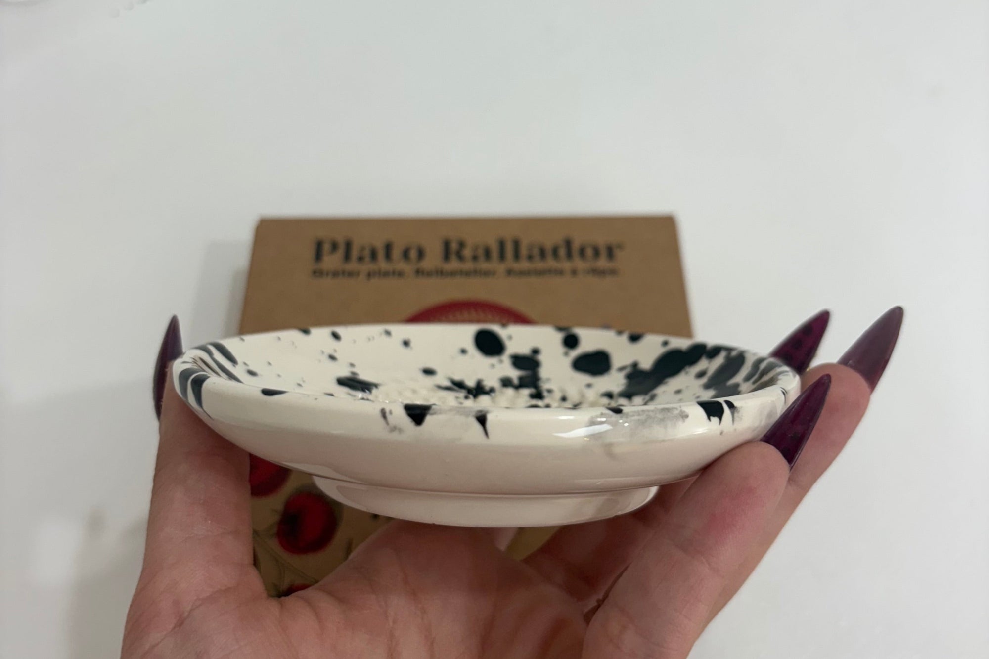 Tierra cocida ceramic garlic grater dish