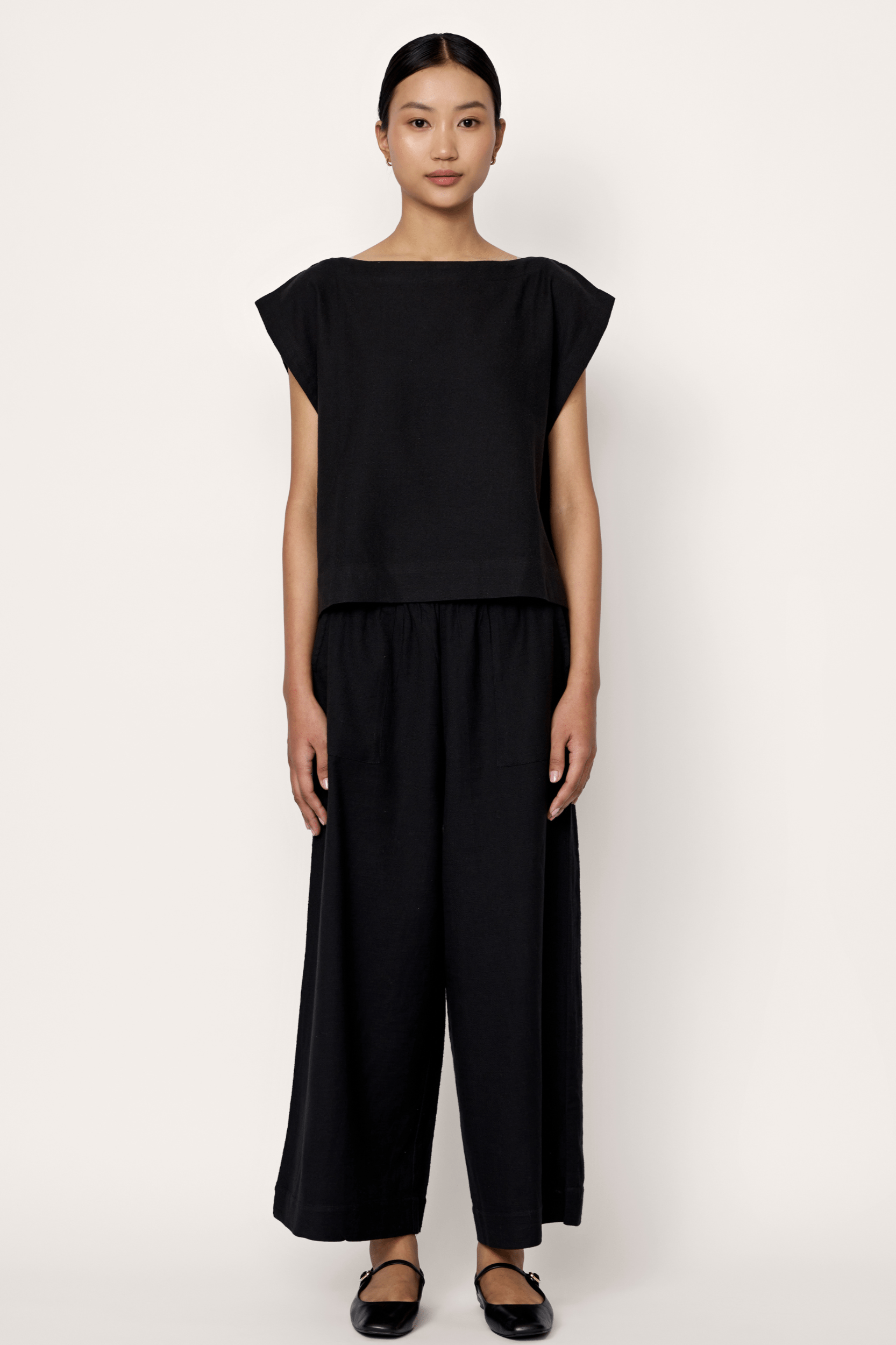 Black everyday pants by LAUDE, showcasing a relaxed fit and classic style with smooth fabric and functional pockets.