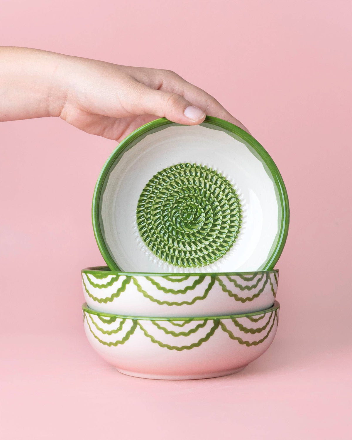 Medium vintage ceramic garlic grater bowl from Alfar Tierra Cocida, featuring a rustic design for kitchen use.