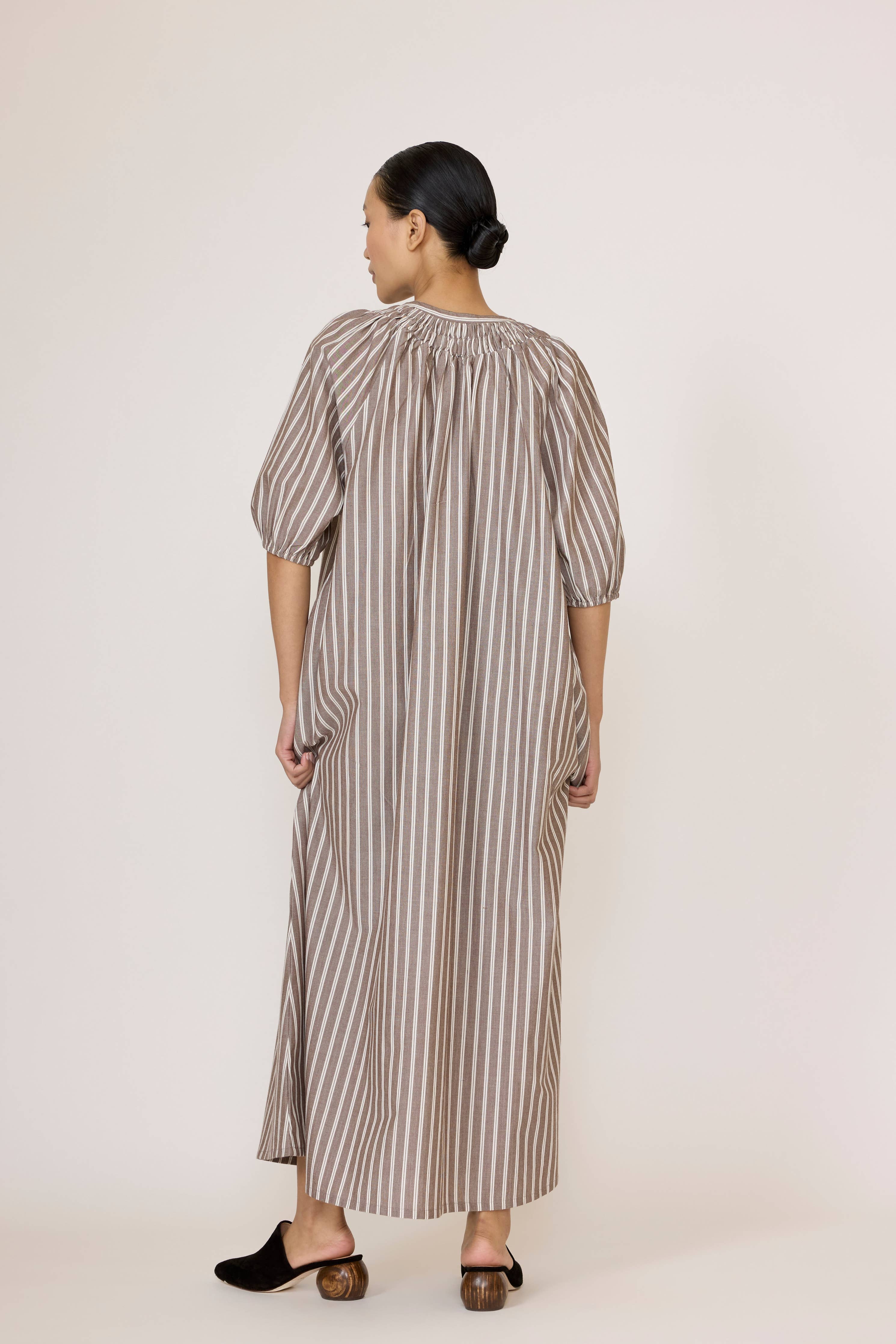 LAUDE popover tunic dress in acorn stripe fabric, featuring a relaxed fit with a rounded neckline and long sleeves.