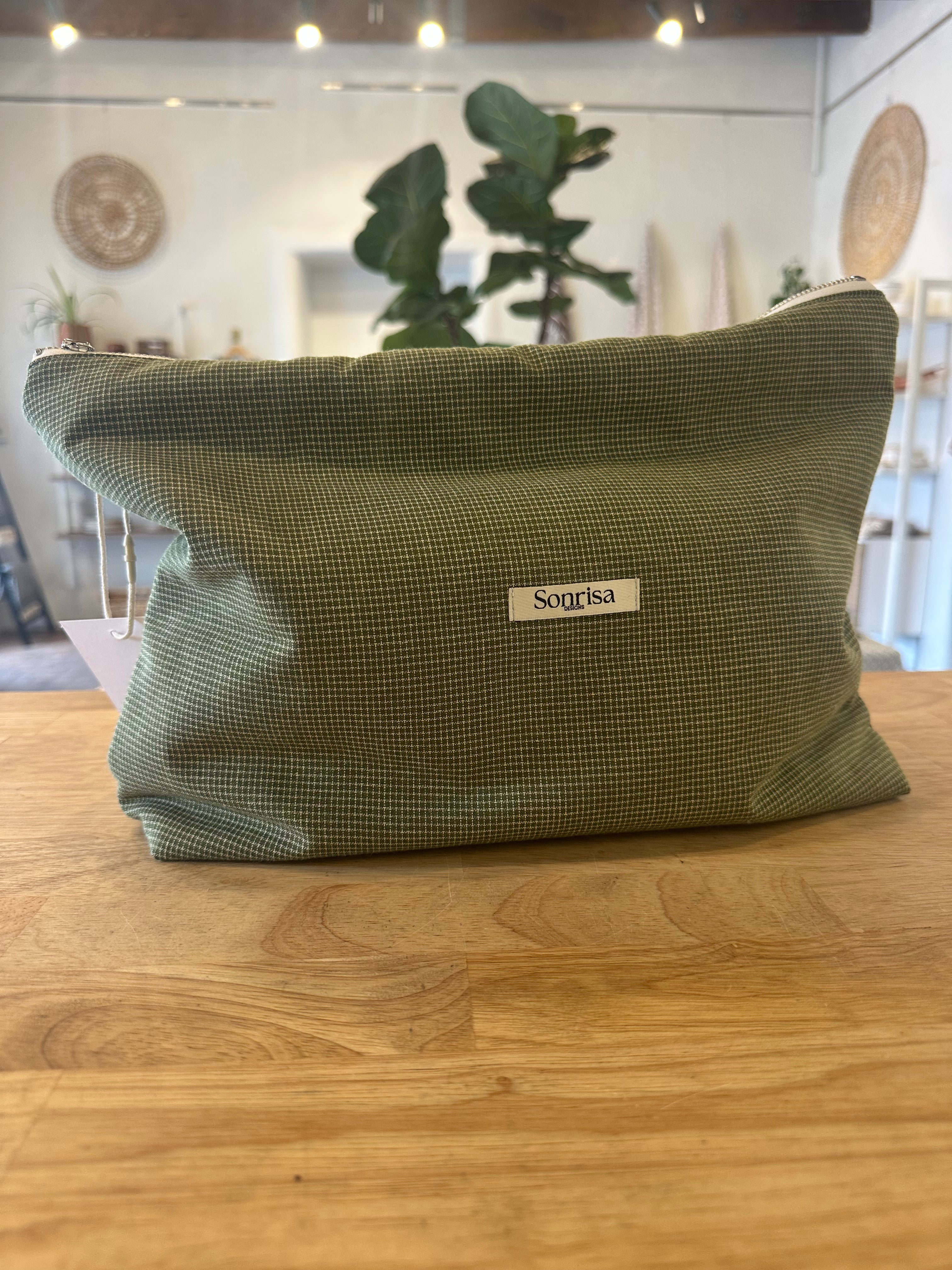 Sonrisa Pouch Bag