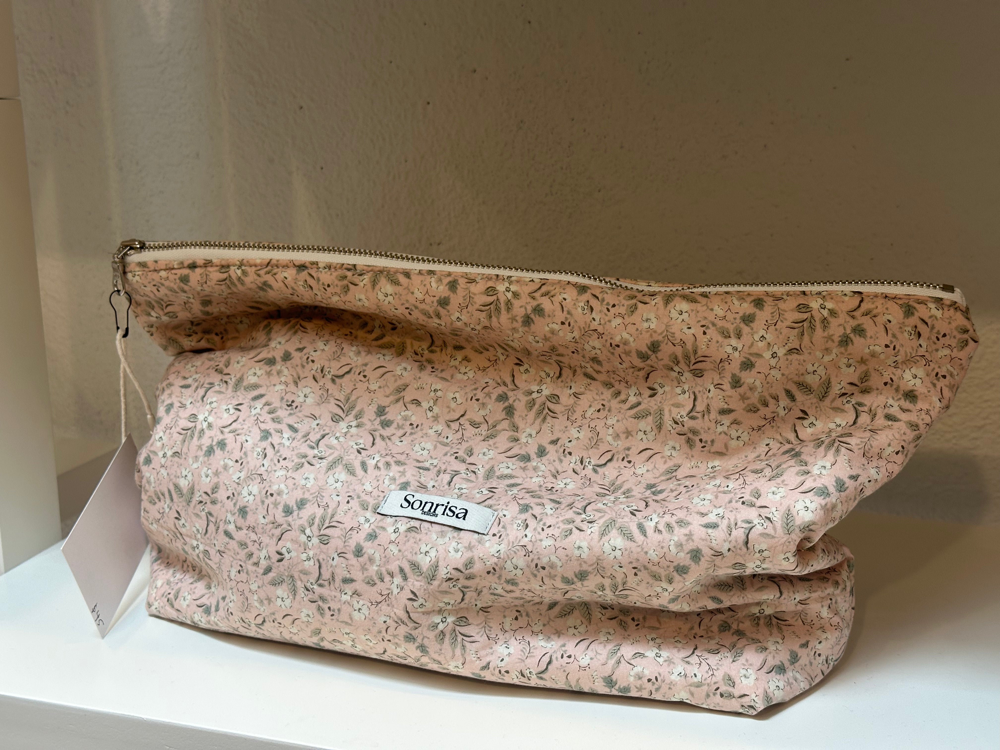 Sonrisa Pouch Bag