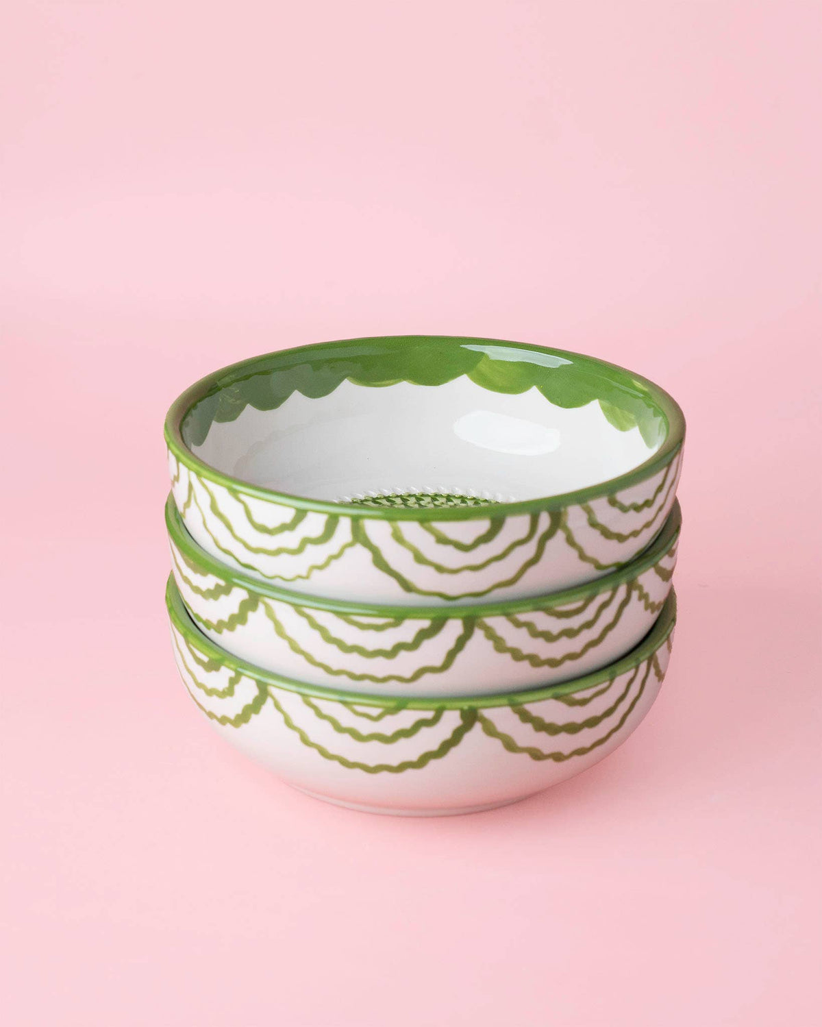 Medium vintage ceramic garlic grater bowl from Alfar Tierra Cocida, designed for kitchen use with textured surface for grating garlic.
